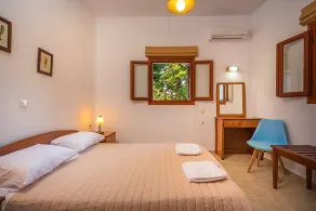 Spacious Villa for 6 with Private Pool & Large Garden, 400m from the beach - Image 4