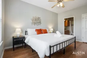 Extremely Comfortable King Beds in Super Cute Apt - Image 5