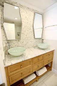 Rare find! Chic cottage, salt water heated pool May 15-Oct15. - Image 4