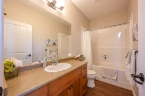 Sept Long Weekend | Sleeps 8 | Close to Pool | Private Beach - Image 3