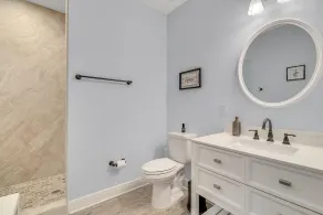 Belle, nouvelle vue sur le lac 1 chambre / 1 salle de bain - Image 3