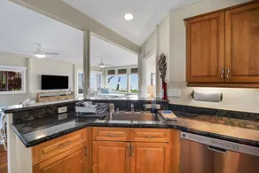 Oceanfront Paradise in Waimānalo Stunning Views & Hawaiian Sunrises - Image 3
