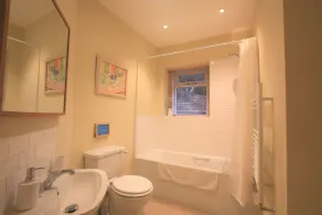 Luxurious cottage, accessible & pet friendly, beautiful location, stunning views - Image 4