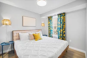 Modern Euro style + Parking + King bed + Stockton U2 - Image 4