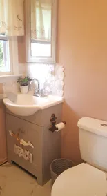 Cozy 2 Bedroom Cottage Close to Bay Beach - Image 2