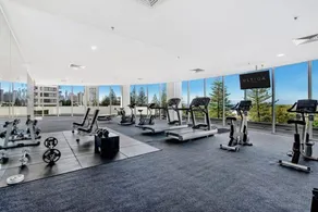 2 Level 3 bedroom luxury apartment with 180 degree views - Image 3