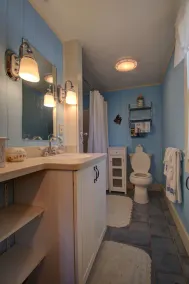 HyannisPort Cottage w/King Bed. Ocean View! Short Walk on footpath to 2 Beaches - Image 3