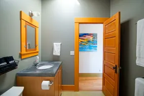 Stunning Remodeled 5-BR Craftsman. 4x King Beds + 2x Twin XL! With AC & Laundry - Image 3