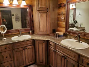 2 Sisters Getaway, Cozy Cabin - Close to Riding Trails, Lakes, & Hot Springs - Image 5