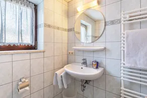 Ferienwohnung \"Kagerhuber\" mit Bergblick, privater Terrasse und WLAN - Image 4