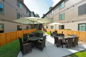 King bed 1BR close to Downtown w fast wifi w/ pool - Image 5