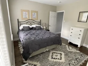 Newly renovated/Fantastic location - Image 4
