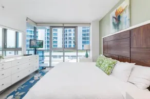 Resort Style Amenities | Full Kitchen & Gym | North Shore - Image 5