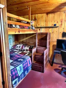 Rustic Crown King Cabin Pet Friendly -Large secluded fenced in yard  - Image 4