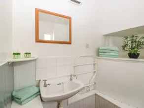 AQUEDUCT COTTAGE, pet friendly, with open fire in Penperlleni - Image 3