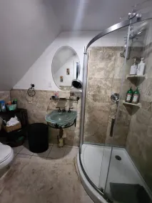 C'est un loft au deuxième étage - Image 4