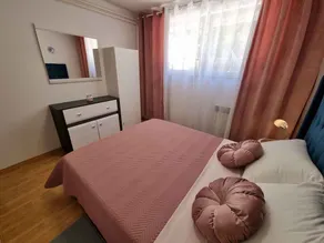 Holiday apartment with terrace and air conditioning - Image 4