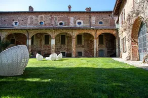 Intera Villa Storica di Charme con Piscina e Parco - Image 3