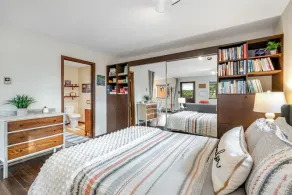 Secluded Dog Friendly Studio with Hot Tub and Beach Access in Coupeville - Image 4