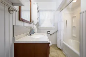 Sleeps 3 Couples or family - great for traveling nurses - Image 2
