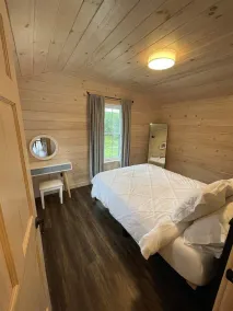 Hummingbird Limit 3 1 Bedroom Cabin - Image 4