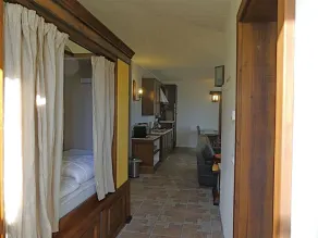 Bela casa de férias construída em pedra com grande jardim privat - Image 4