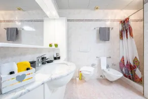 Chiara's Home with Balcony - Happy Rentals - Image 3