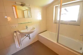 Exquisite penthouse with large balcony in superb location; whirlpool in winter - Image 5