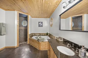 Relax near Helen with 3 En-Suites,Hot Tub, Fire Pit & Pool Table. - Image 4