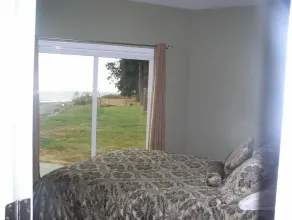 Courtenay Walk-On Oceanfront Cottage (A) at Udina Bay Vancouver Island - Image 3