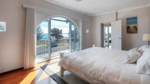Dolphin's Leap || *NEW* Exclusive Beachfront Home with Pool & Views - Image 5