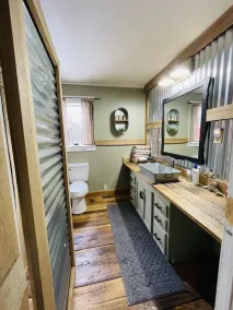 Rustic cabin just outside of Madison! - Image 2