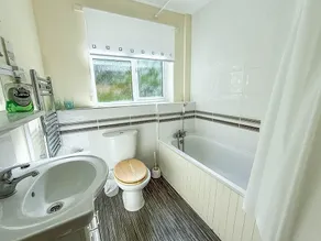 Lovely 5 Berth Chalet In The Coastal Village Of Hemsby Ref 18164B - Image 4