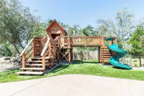 Waterfall Lodge near Yosemite. Playground, Hot Tub - Image 4