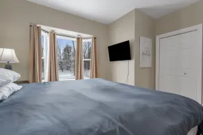 Collingwood, Blue Mountain, Historic Snowbridge, Main Floor - Image 5