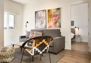 La Combinación de Comodidad y Diseño Contemporáneo en el Centro de Sevilla - Image 4