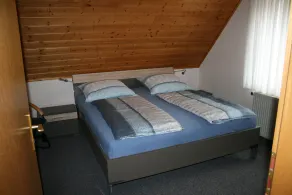 Bright, friendly apartment with balcony for rent - Image 4