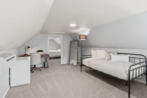 Unique & Cozy Carriage House ~ Queen Beds ~ Patio! - Image 5