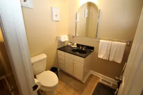 Enjoy Urban Living at our Steel City Getaway! - Image 3
