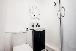 Host Stay Croydon Road Abode - Image 3