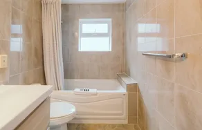 Beachfront Spacious 3 Bedroom Family Suite - Image 4