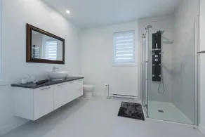 Prestigious 5 Bedroom Vacation Home Offering Stunning Views of St-Lawrence River - Image 2