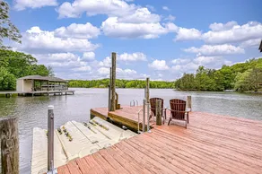 S'thern Rock - Lakefront home with views, dock, screened porch, canoe - Image 2