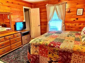 Beech Mountain Getaway with Hot Tub, 4BR, Sleeps 8, Only 2-Night Min Stay! - Image 4