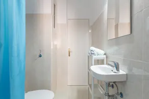 Centric apartment in Malaga - Image 5