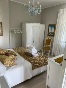 Luxury apartment with private swimming pool and park - Image 2
