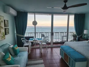 Condado Beachfront Studio, Incredible view, next to Mariott, secure, king bed - Image 2