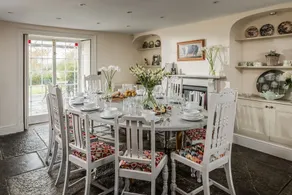 Stylishly renovated farmhouse with hot tub in rural Somerset - Image 4