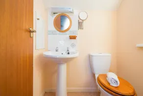 Bryngarw, Holiday Home Trefin, Sleeps 12, 6 bedrooms,  bathrooms - Image 4