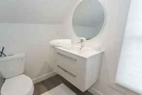 Cozy 3-Bdrm Home Near Clifton Hill | Long-Stay Winter Special - Image 3